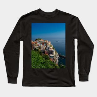 View on the cliff town of Manarola, one of the colorful Cinque Terre on the Italian west coast Long Sleeve T-Shirt